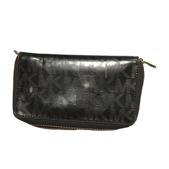 Michael Kors Black Patent Leather Jet Set Large Continental Phone Wristlet - Picture 2 of 4